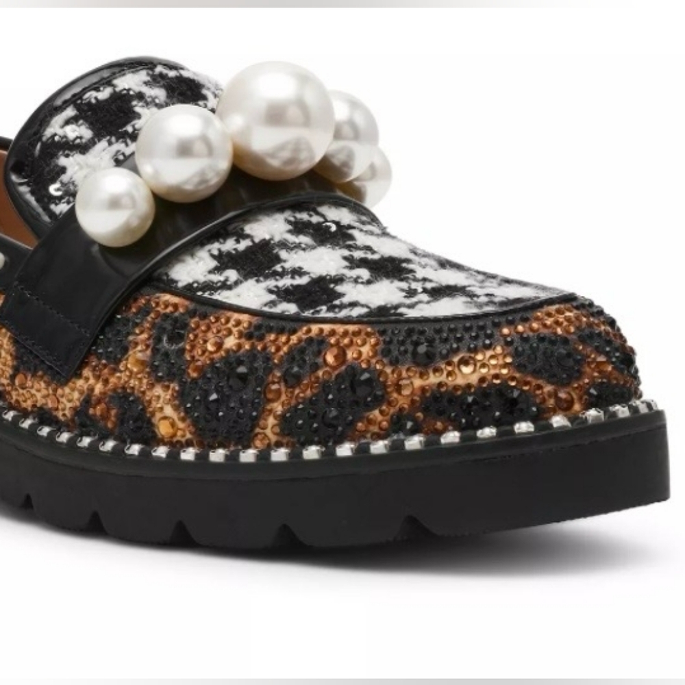 Betsey Johnson Black and Gold Leopard Flats with Pearls - Picture 4 of 6